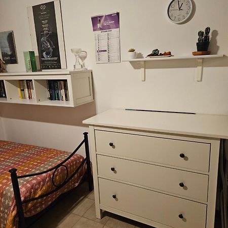 Stanza In Appartamento Privato Zona San Vitale Bolonha Exterior foto